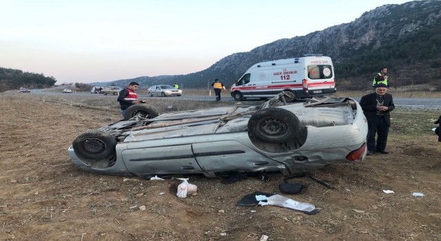 Kontrolden çıkan araç tarlaya devrildi: 5 yaralı