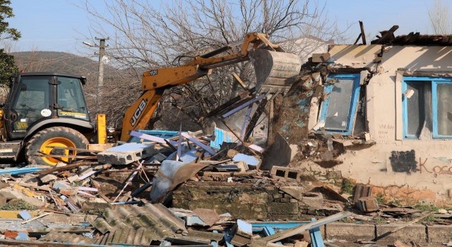 Körfezde metruk binalar yıkılıyor
