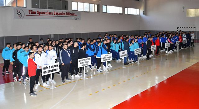 Korkut Ata Üniversitesi ev sahipliğinde Salon futbol müsabakaları başladı