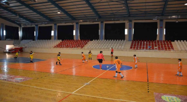Korkutelinde okullar arası futsal turnuvası başladı