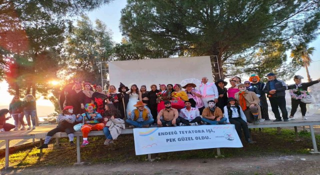 Köyceğizde renkli Tiyatro Günü kutlaması