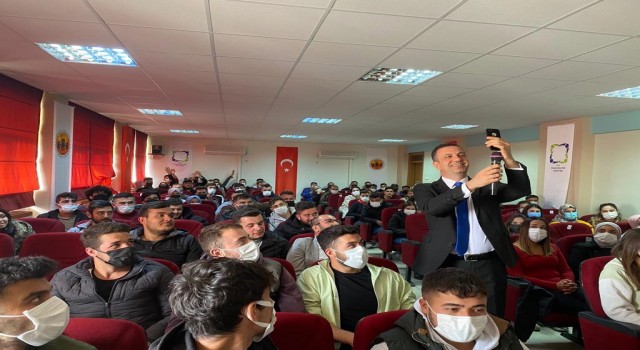 Kozanda üniversiteli gençlere ücretsiz sinema