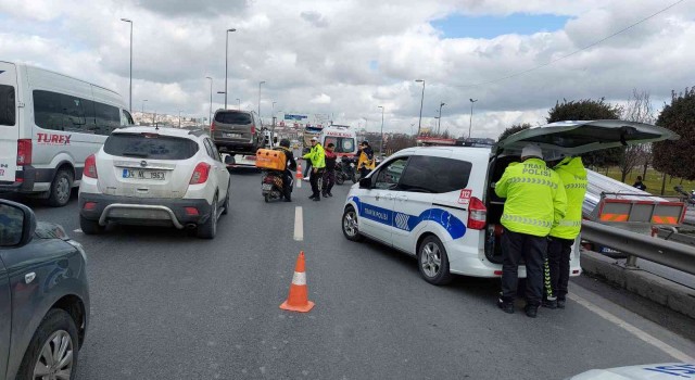 Küçükçekmece E-5te feci kaza: Hafriyat kamyonunun altında metrelerce sürüklendi