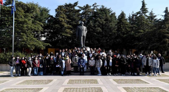 Kurs merkezi öğrencileri, üniversiteyi gezdi