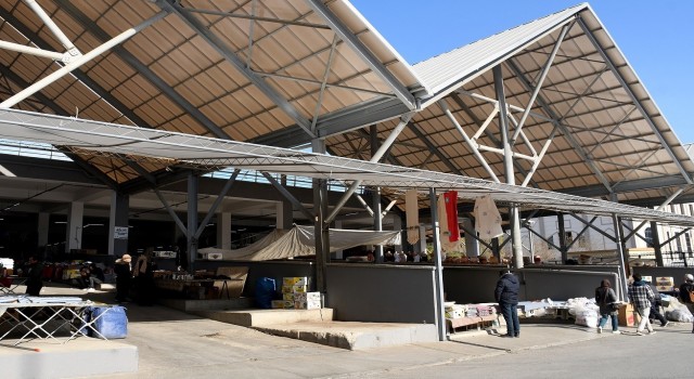 Kuşadası kapalı pazar yerinin sorunları giderildi
