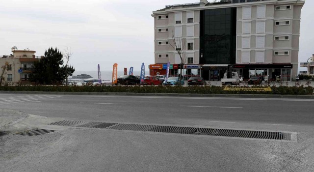 Kuşadasında hırsızlar yağmur suyu ızgaralarına dadandı
