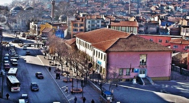 Kütahyada 1937 yılında yapılan 30 Ağustos Ortaokulu binası yıkılıyor