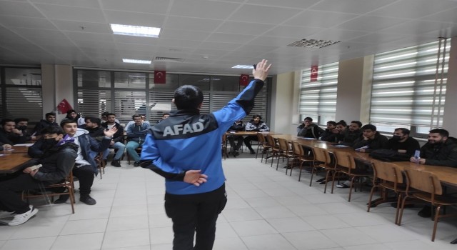 KYK yurtlarında afet eğitimi