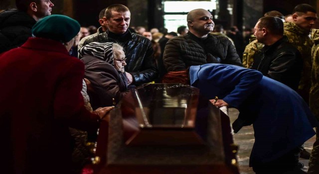 Lvivde cephede ölen askerler için tören düzenlendi