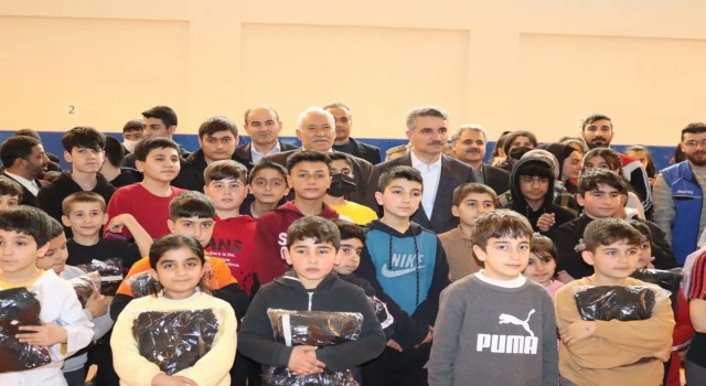 Malatyada 200 çocuğa eşofman