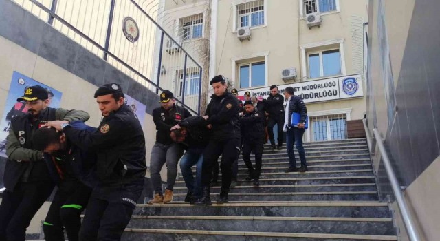 Maltepede otomobil çalma iddiasıyla şahsı döverek öldüren 8 kişi adliyeye sevk edildi