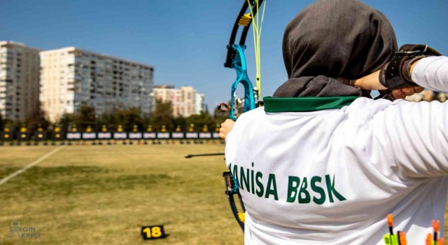 Manisa Büyükşehirin okçusu Antalyadan madalyayla döndü