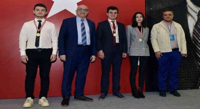 Manisa CBÜlü öğrenciler madalyalarını aldı