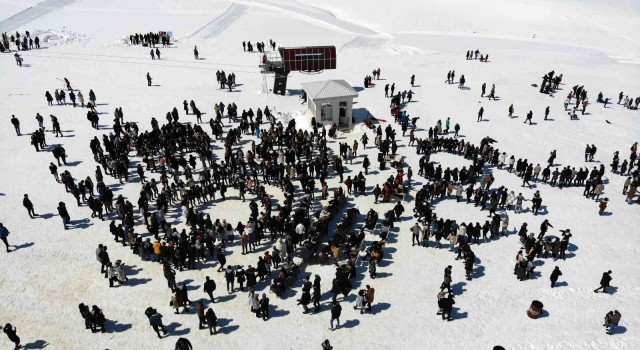 Mart ayında kar festivali coşkusu