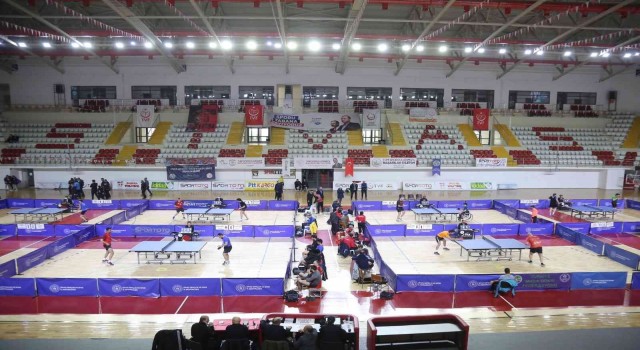 Masa tenisi 1. ve 2. lig terfi müsabakaları Sivasta sürüyor