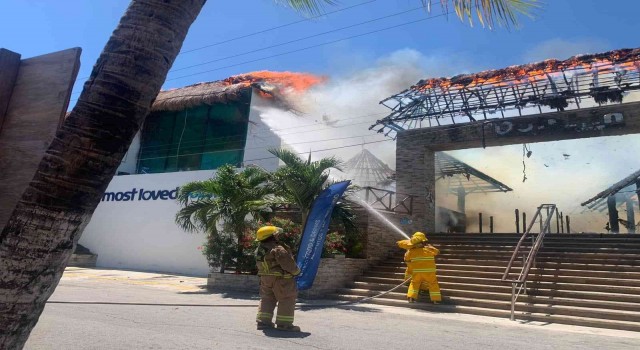 Meksikada Kadınlar Adasında yangın çıktı