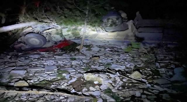 Mermer yüklü tır takla attı: 1 yaralı