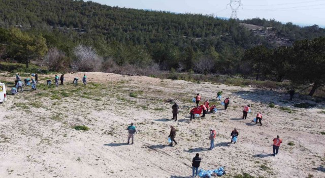 Mersinde bal ormanı çevresi çöplerden temizlendi