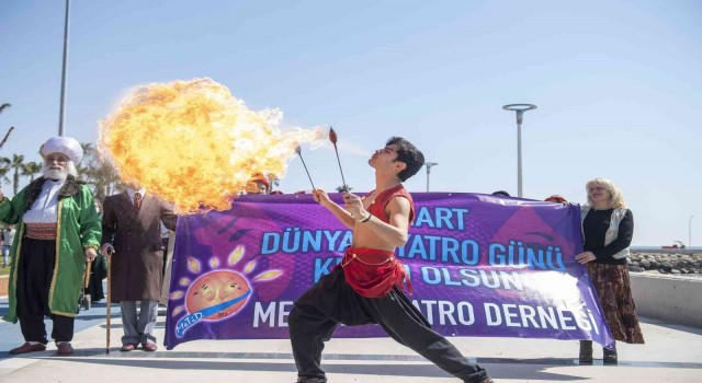 Mersinde Dünya Tiyatro Günü kutlandı