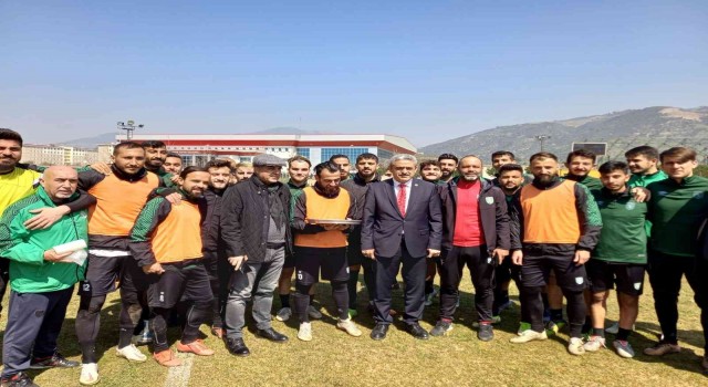 MHP Aydın İl Başkanı Alıcıktan Efelerspora baklava ikramı