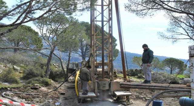 Milas Sakarkayada içme suyu için sondaj çalışması başlatıldı