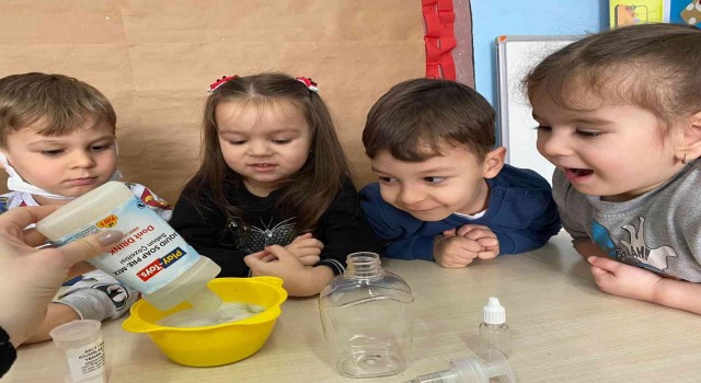 Minikler kendi sabununu yaptı