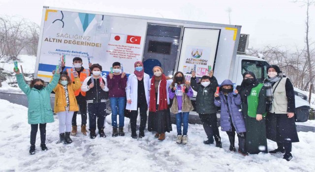 Mobil sağlık tarama aracı, minikler için yollarda