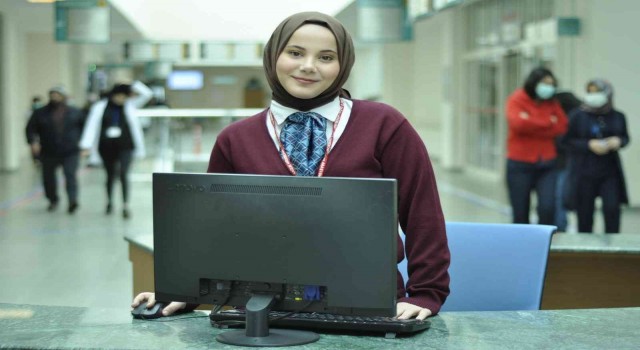 Moda Tasarımcısı Safiye Ekiz, sağlık çalışanları için fular tasarladı