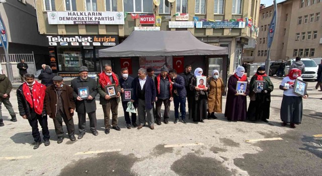 Muşta annelerin evlat nöbeti devam ediyor