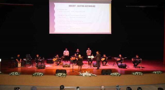 NEVÜlü öğrenciler Türk Halk Müziği konseri gerçekleştirdi