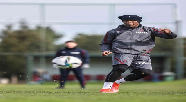 Nwakaeme, Beşiktaşı karşısında ilk peşinde