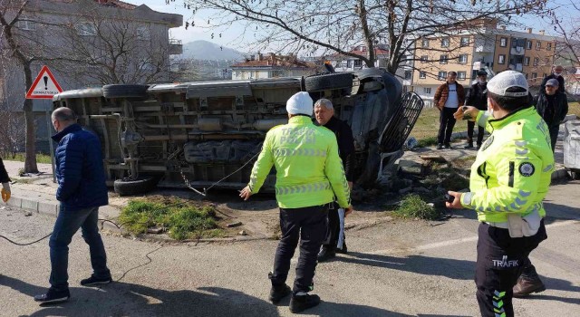 Öğrenci servisi ile cip çarpıştı: 9u öğrenci 15 yaralı