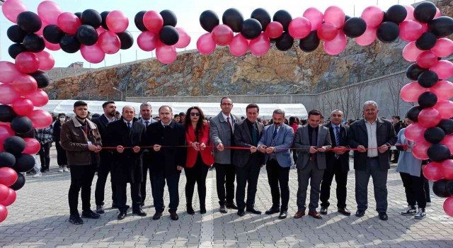 Öğrenciler projelerini bilim fuarında sergiledi
