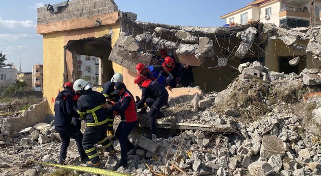 Osmaniye'de deprem tatbikatı gerçeğini aratmadı