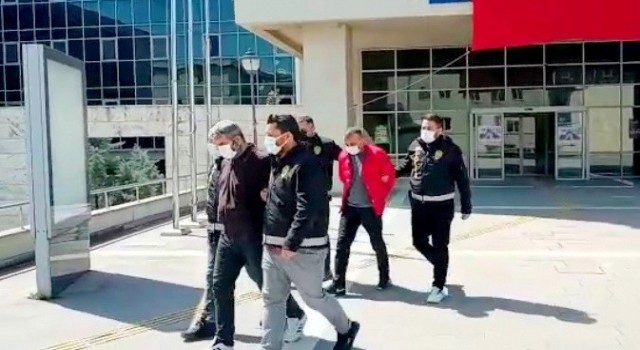 Osmaniyede yaşlı çiftin altın ve paralarını silah zoruyla gasp eden zanlılar tutuklandı