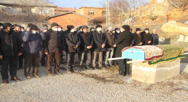 Otel odasında ölü bulunan genç kız son yolculuğuna uğurlandı