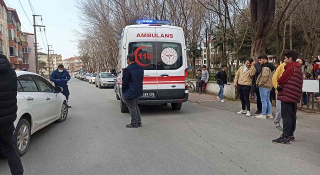 Otomobilin çarptığı çocuk ölümden döndü
