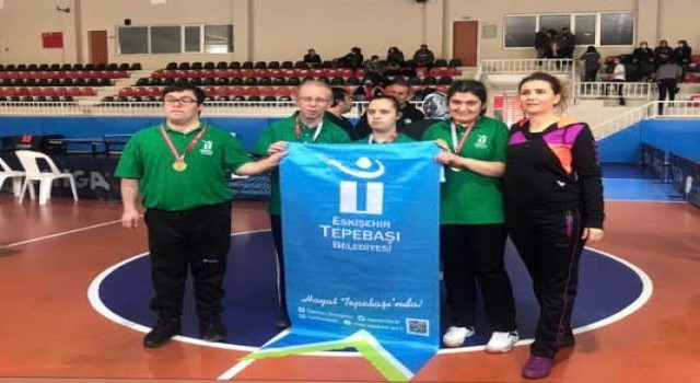 Özel bireyler başarılarıyla takdir topluyor