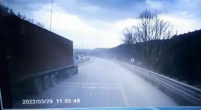 (Özel) Bursada karayolunda tırın kaza anları kamerada