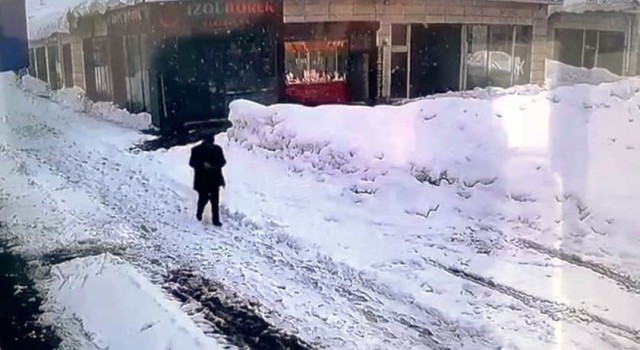 (Özel) Tonlarca karın altında kalmaktan kıl payı kurtuldu