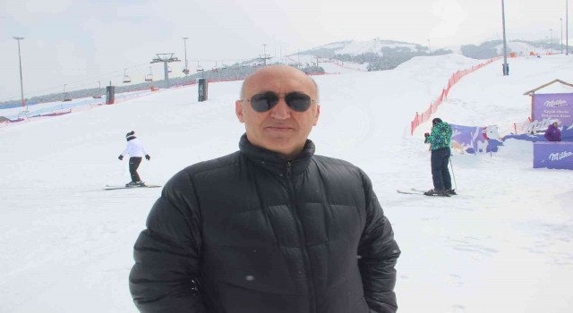 Palandökende sezon uzadı, turistler ilkbaharda kayağın tadını çıkarttı