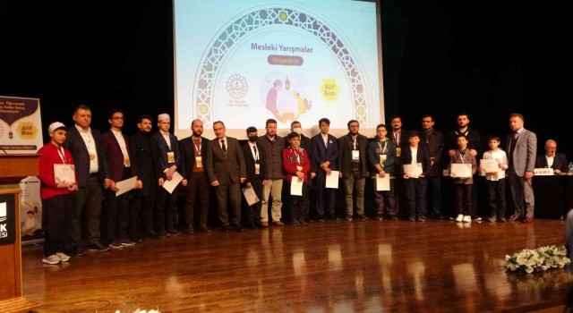Pendikte ‘İHO Genç Muhafızlar Hafızlık Yarışması İstanbul İl Finalinde ödüller sahiplerini buldu