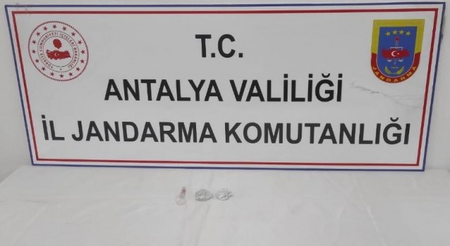 Piyasaya sürmek için Gaziantepten getirdiği uyuşturucular ile yakayı ele verdi