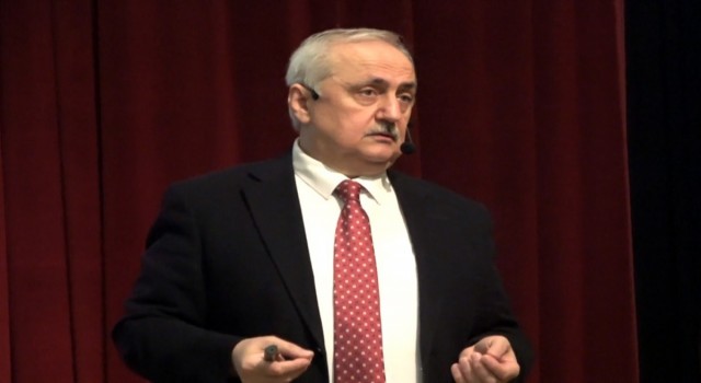 Prof. Dr. Demir: “Bundan 30 yıl sonra Karadenizde fındık ve çay yerine pamuk ekeceğiz”