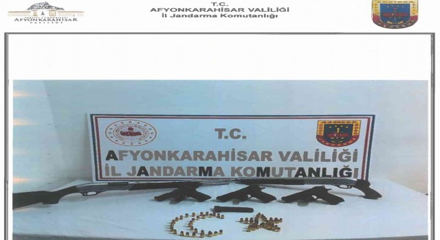 Ruhsatsız silah ticareti ihbarını alan jandarma baskın düzenledi