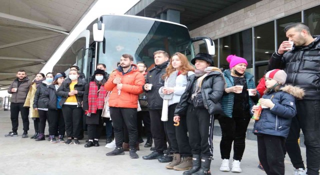 Rus saldırısından kaçan Ukraynalı vatandaşların Türkiyeye gelişleri devam ediyor