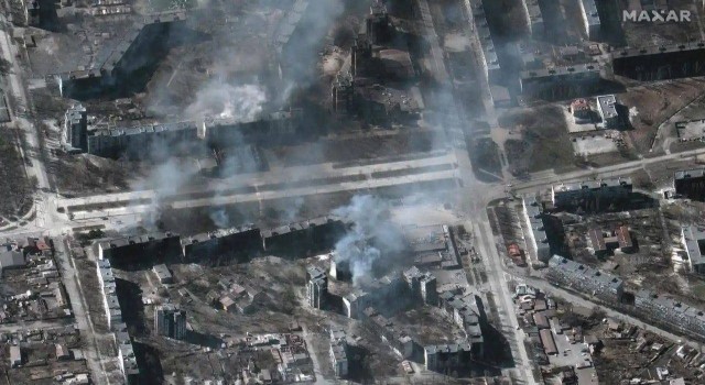 Rusyanın saldırısı altındaki Mariupol havadan görüntülendi