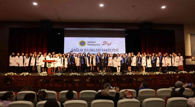 Sağlık bilimleri öğrencileri mesleğe ilk adımlarını attı