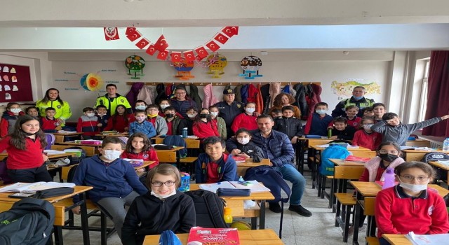Salihli polisinden öğrencilere trafik eğitimi
