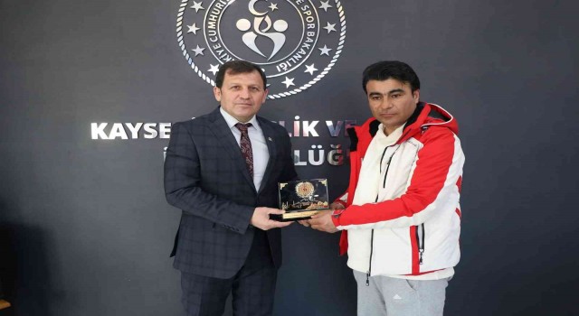 Şampiyon Snowboard sporcularından Kabakcıya ziyaret